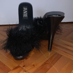 Janie party sexy feathers 🪶 stilettos (size 8.5)